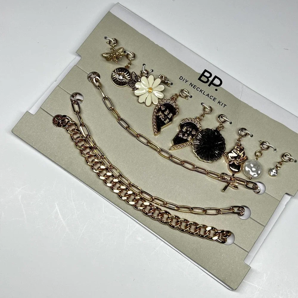 Nordstrom DIY Gold Charm Necklace Kit Gift Pouch Daisy Best Friends Butterfly